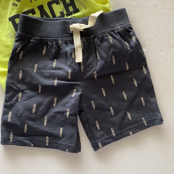 Carter’s Boys 2 piece short set, 18M - Picture 4 of 8